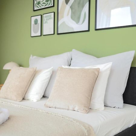 Bright 2Br - 8Th Floor, Balcony, Free Parking - By Gravity Prague Leilighet Eksteriør bilde