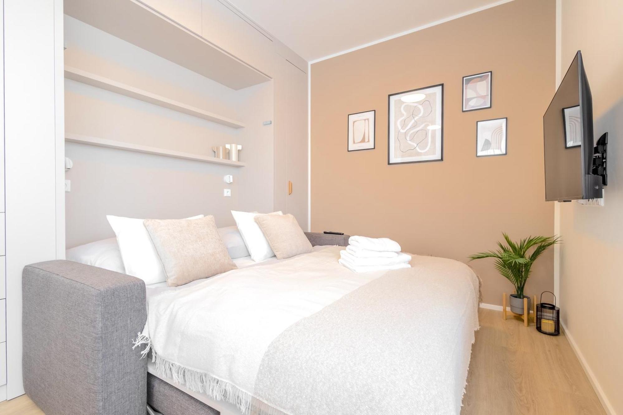 Bright 2Br - 8Th Floor, Balcony, Free Parking - By Gravity Prague Leilighet Eksteriør bilde
