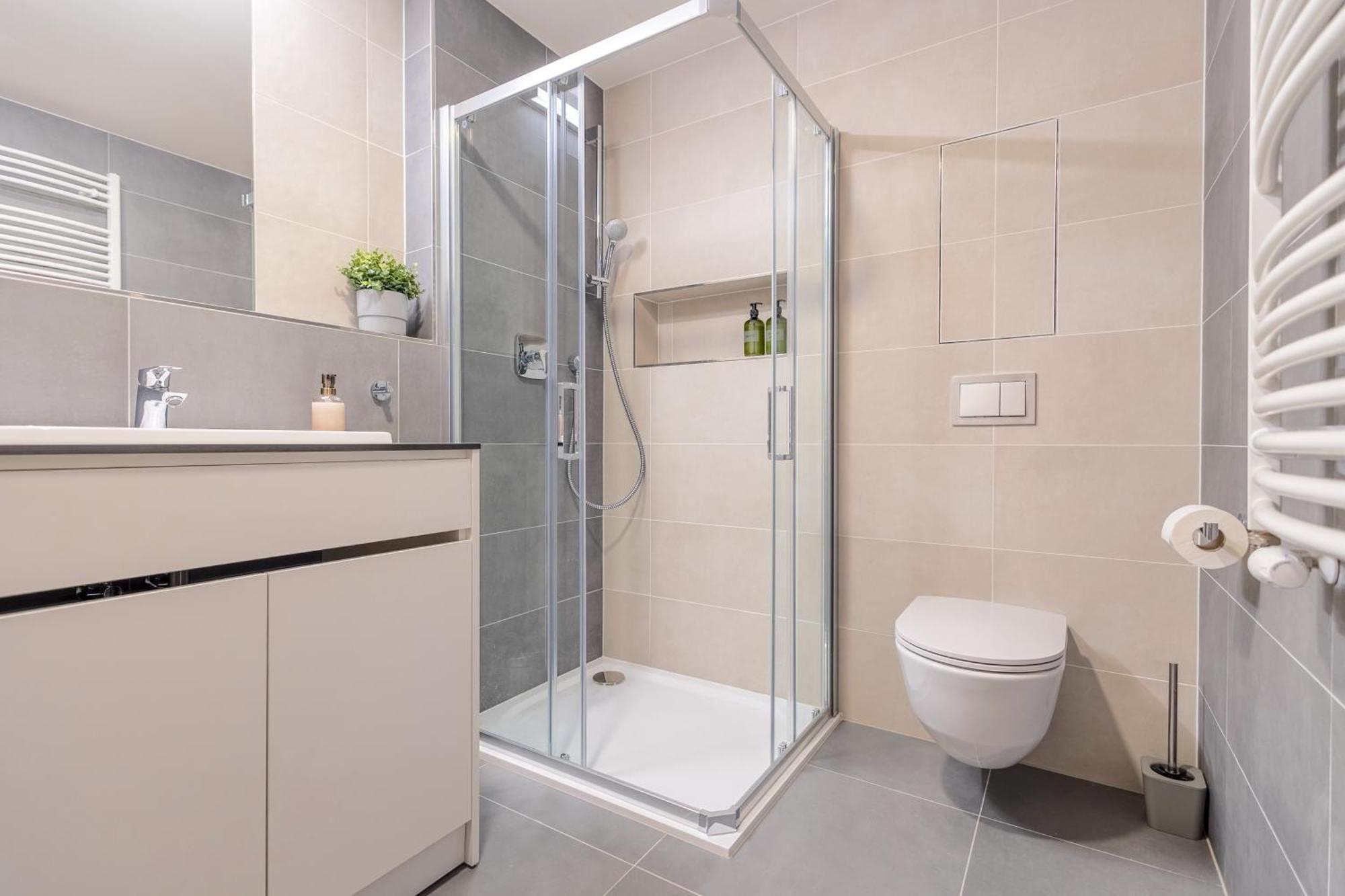 Bright 2Br - 8Th Floor, Balcony, Free Parking - By Gravity Prague Leilighet Eksteriør bilde