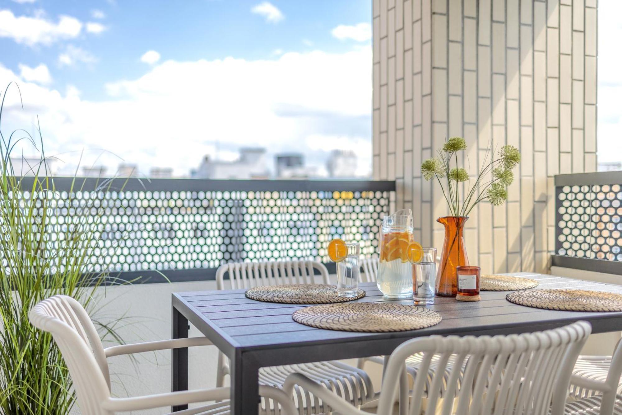 Bright 2Br - 8Th Floor, Balcony, Free Parking - By Gravity Prague Leilighet Eksteriør bilde