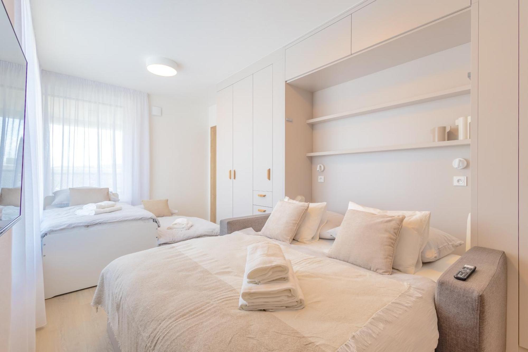 Bright 2Br - 8Th Floor, Balcony, Free Parking - By Gravity Prague Leilighet Eksteriør bilde