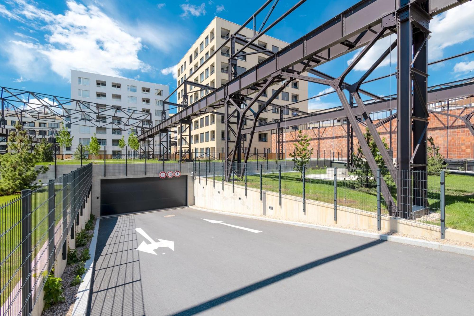 Bright 2Br - 8Th Floor, Balcony, Free Parking - By Gravity Prague Leilighet Eksteriør bilde