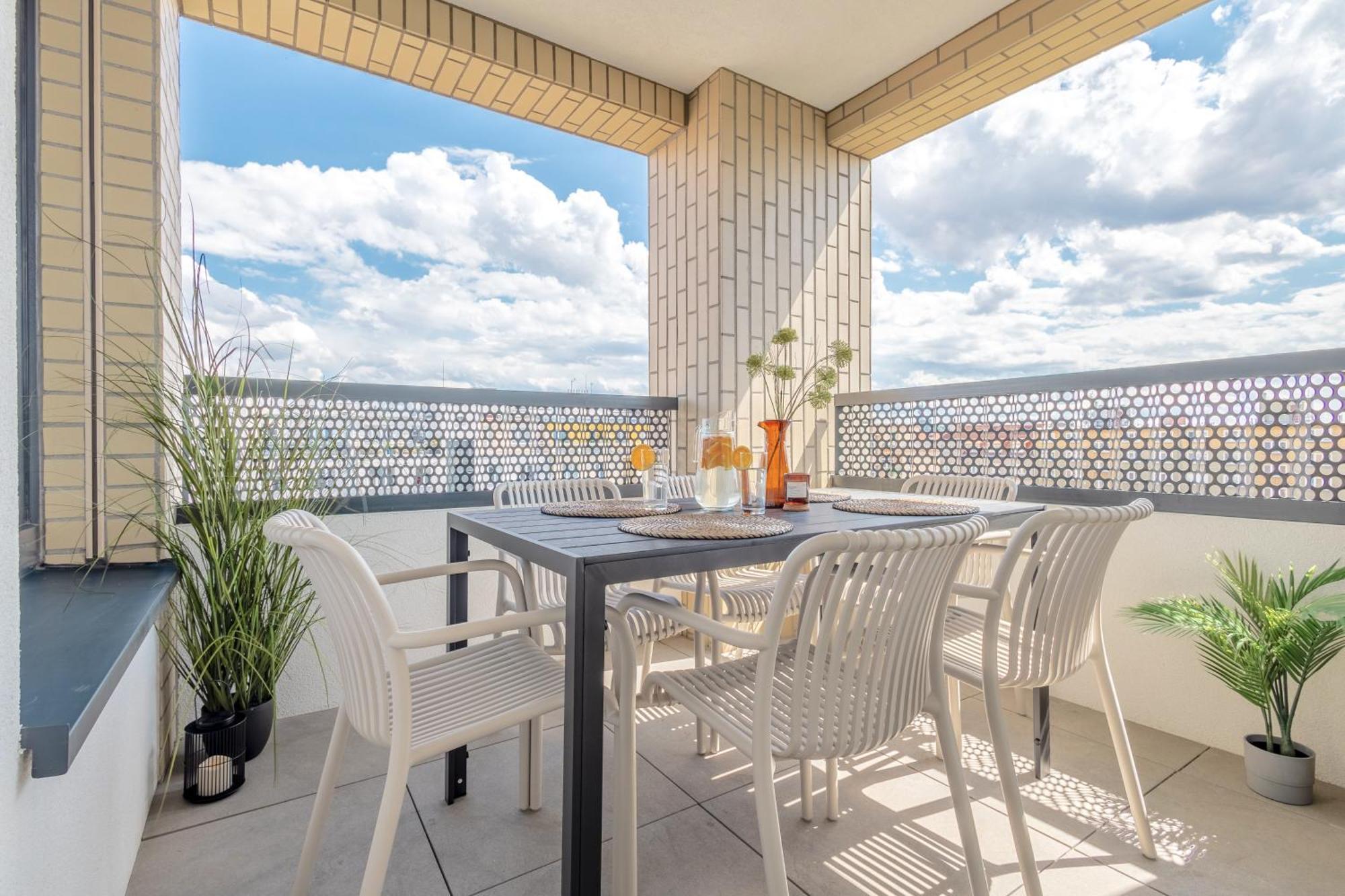Bright 2Br - 8Th Floor, Balcony, Free Parking - By Gravity Prague Leilighet Eksteriør bilde