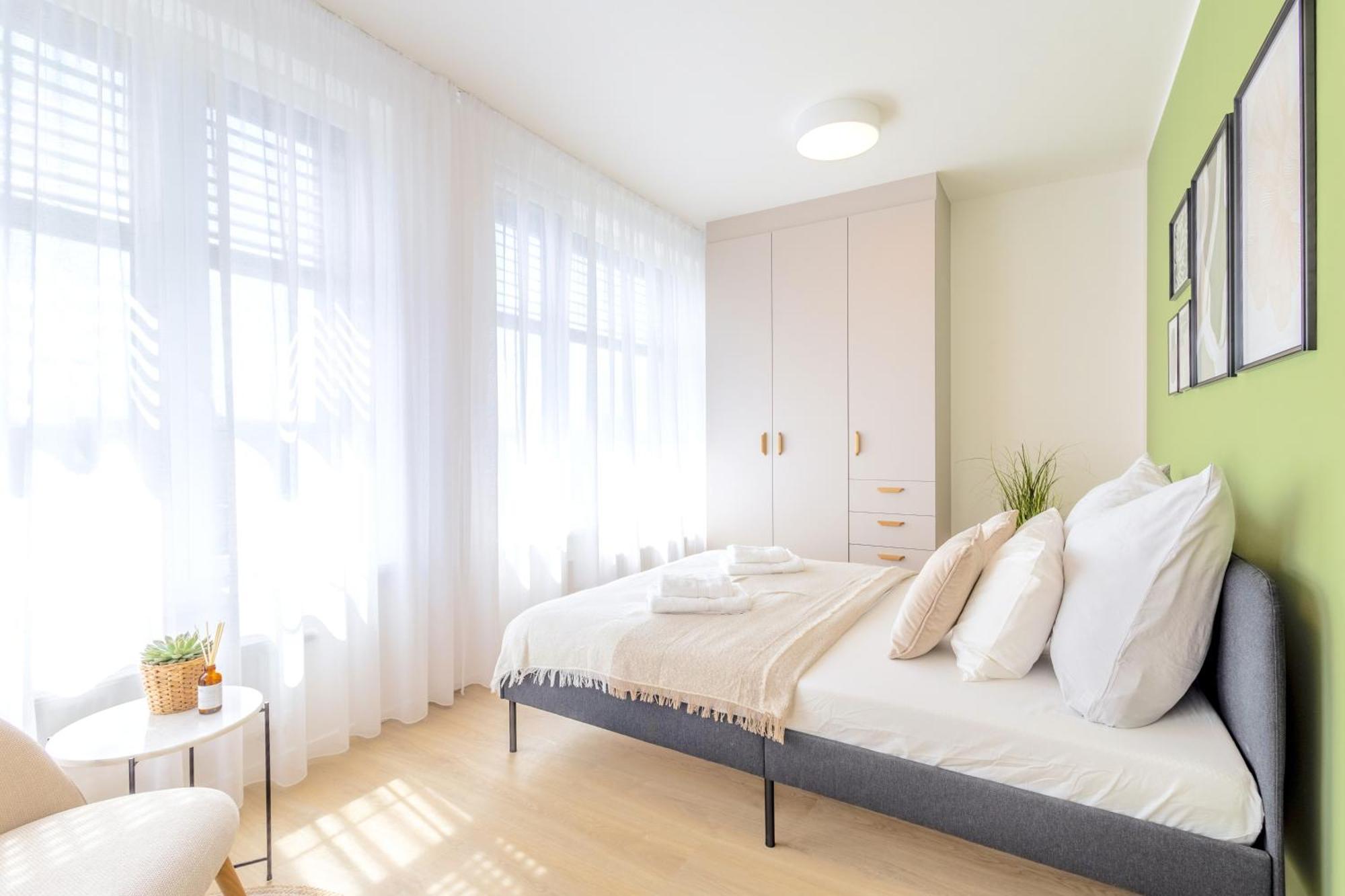 Bright 2Br - 8Th Floor, Balcony, Free Parking - By Gravity Prague Leilighet Eksteriør bilde
