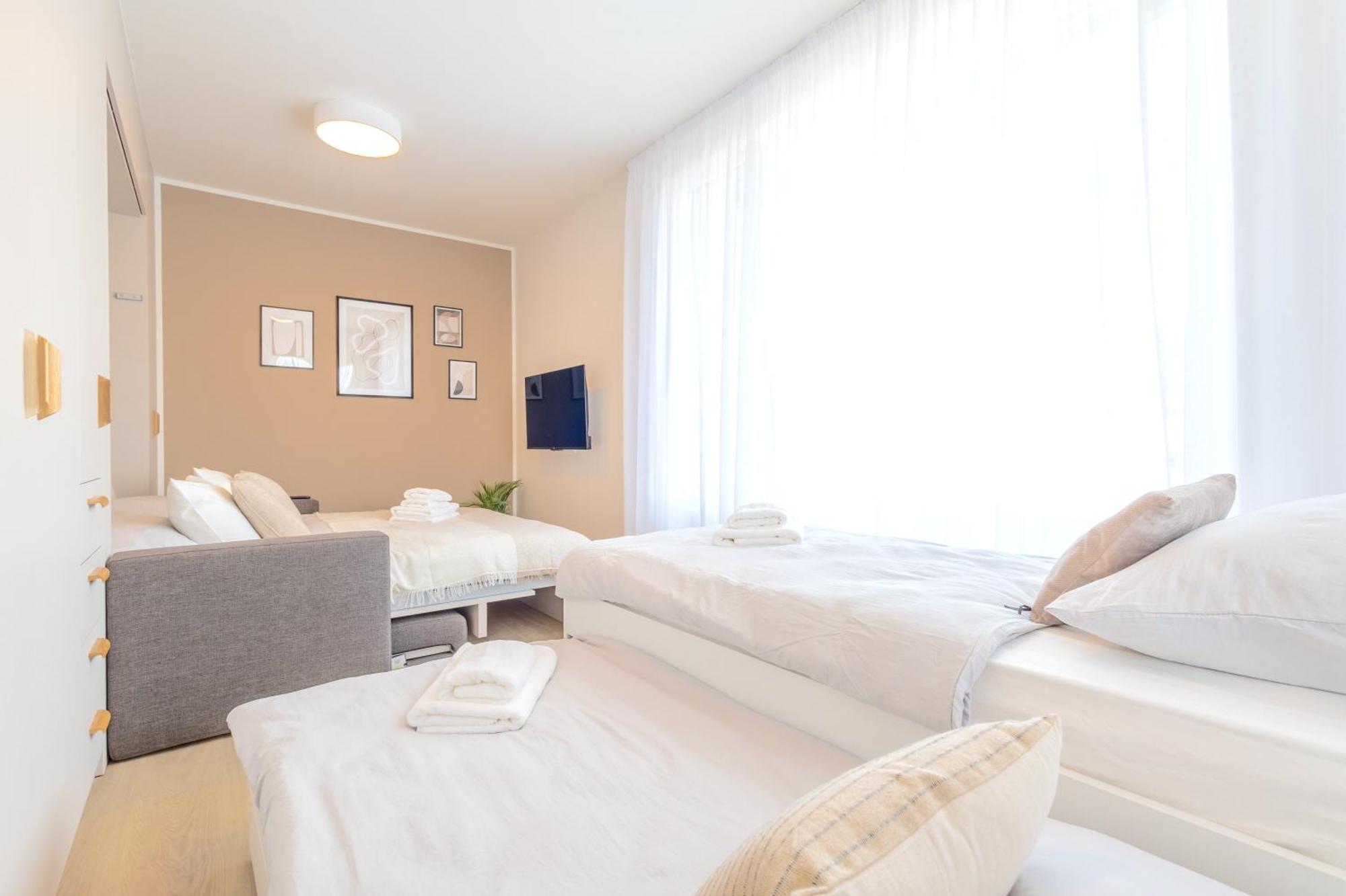 Bright 2Br - 8Th Floor, Balcony, Free Parking - By Gravity Prague Leilighet Eksteriør bilde
