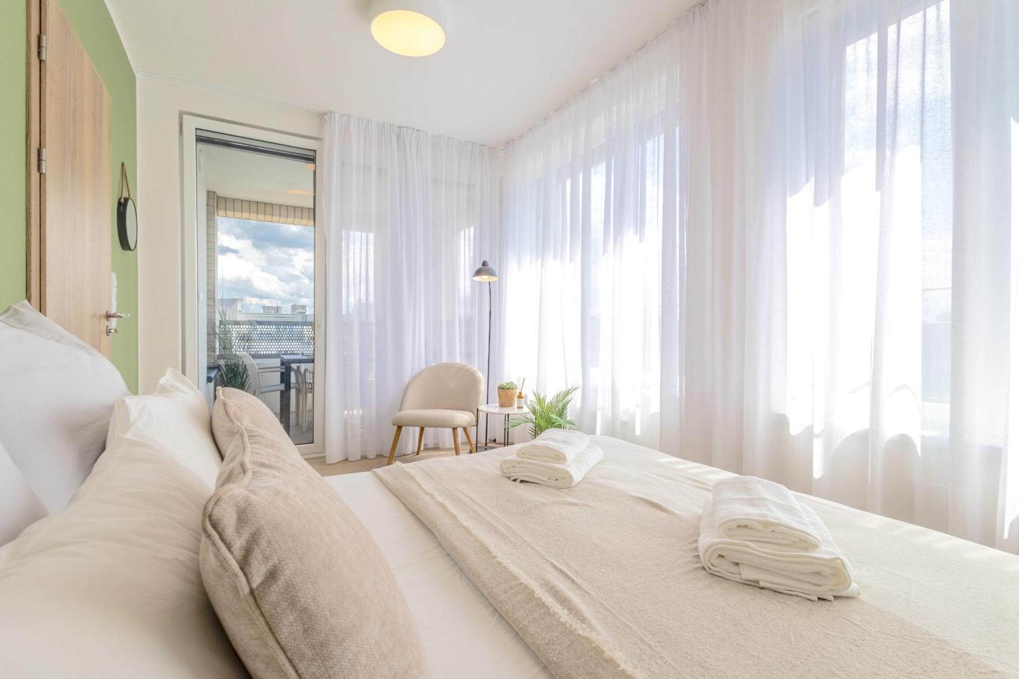 Bright 2Br - 8Th Floor, Balcony, Free Parking - By Gravity Prague Leilighet Eksteriør bilde